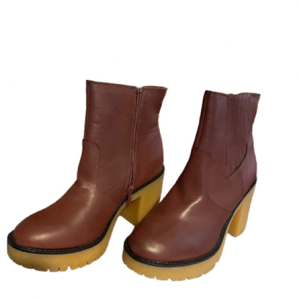 Sun and Stone boots, lovely! Sz 7, faux leather, 3" heel, slight platform!​​​